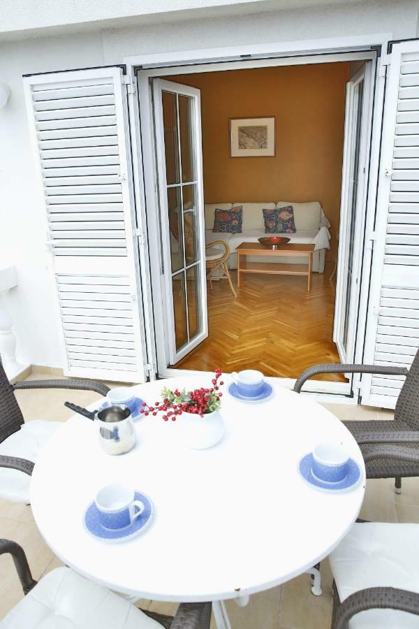 Apartment&Rooms Villa Kolonada Vodice Esterno foto